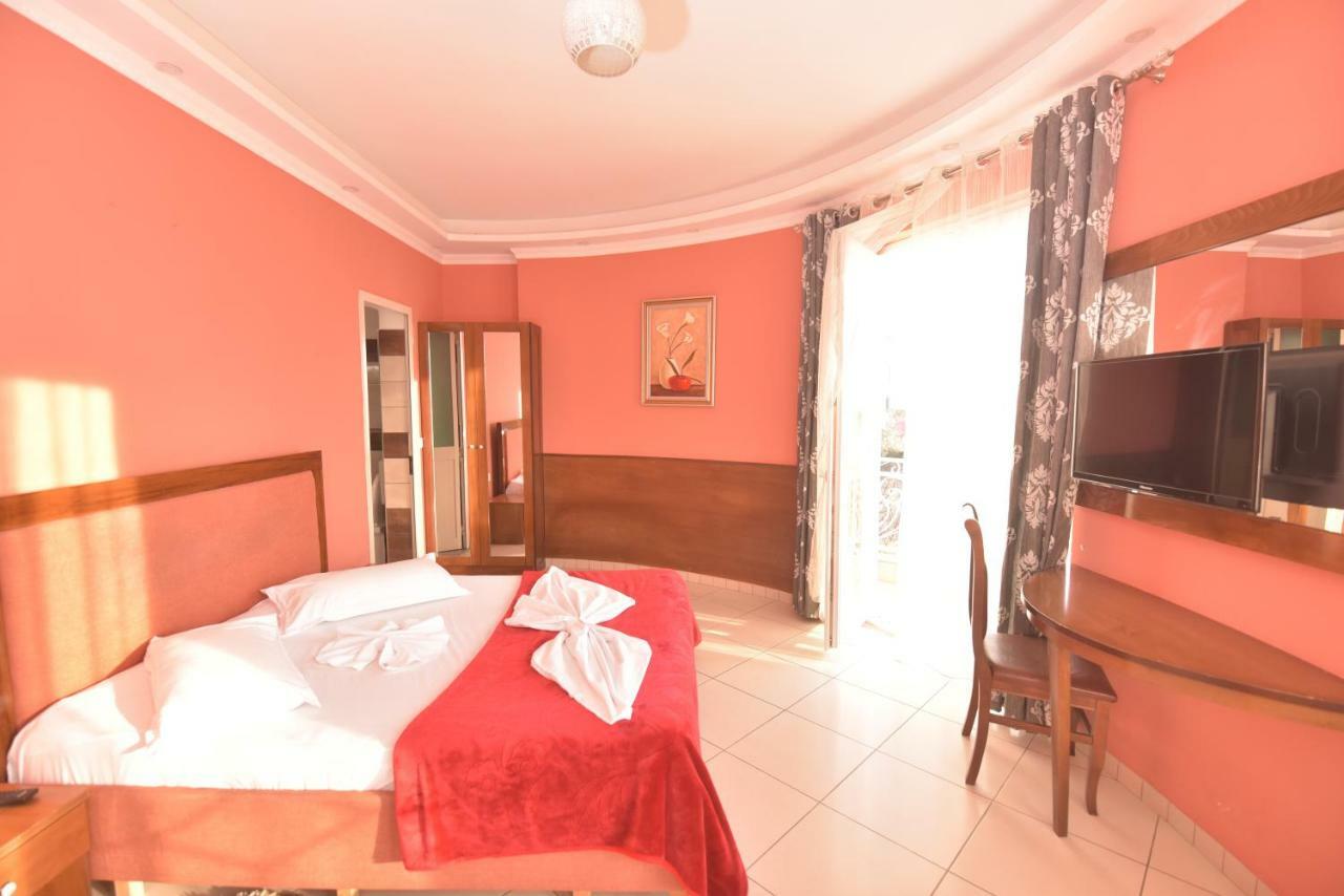 Hotel Emigranti Shkodër Esterno foto