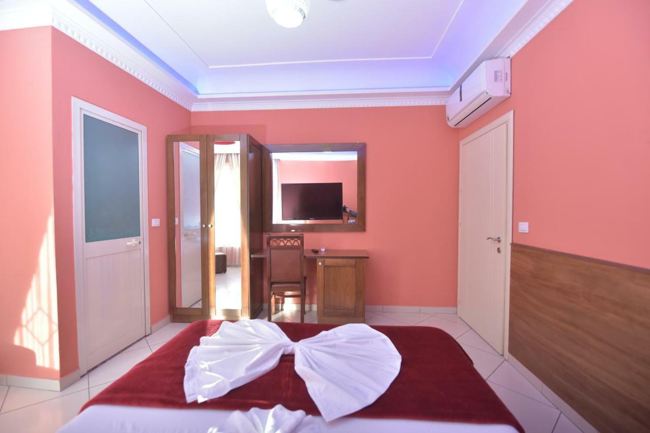 Hotel Emigranti Shkodër Esterno foto