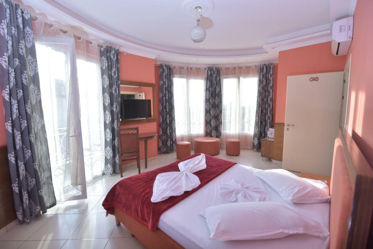 Hotel Emigranti Shkodër Esterno foto