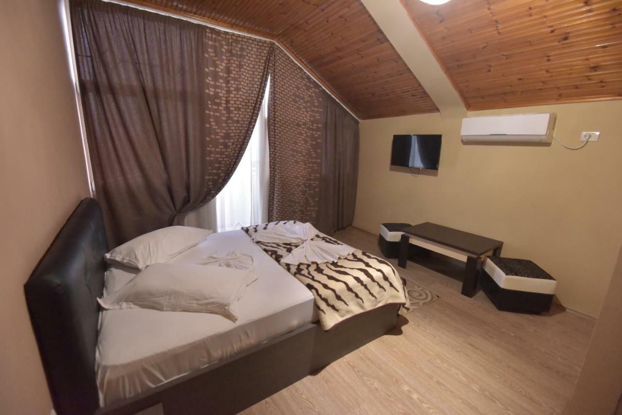 Hotel Emigranti Shkodër Esterno foto