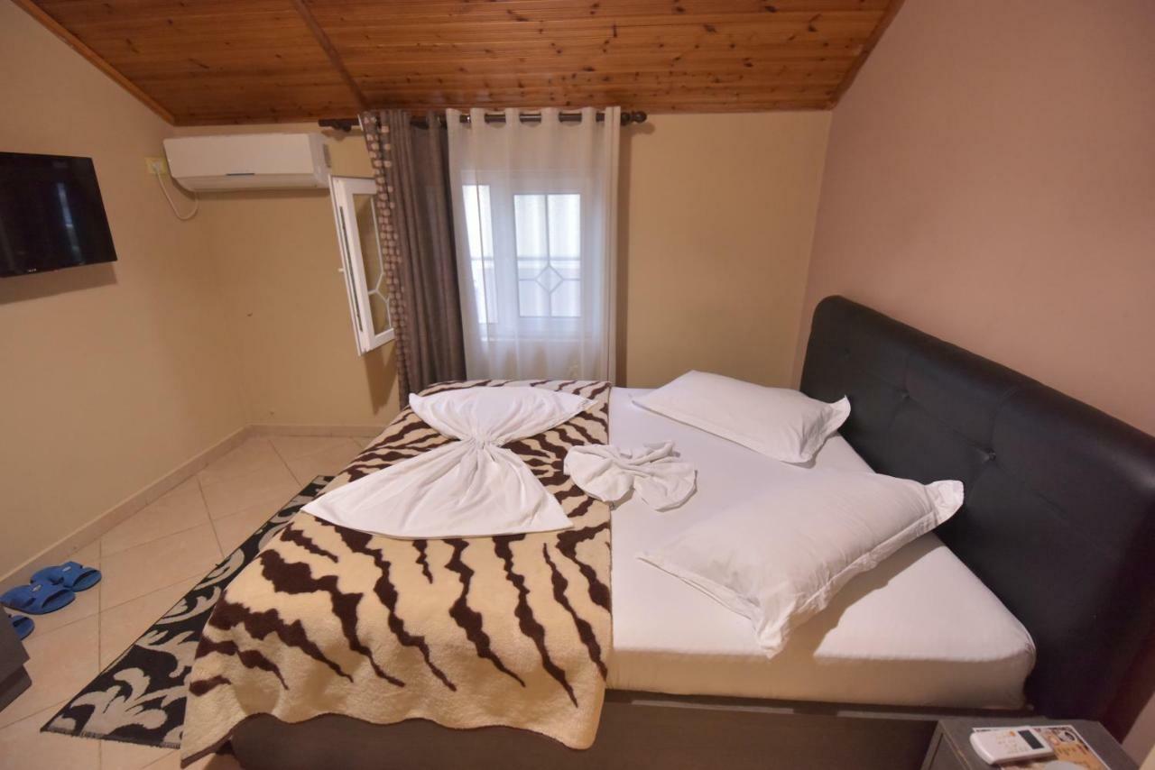 Hotel Emigranti Shkodër Esterno foto